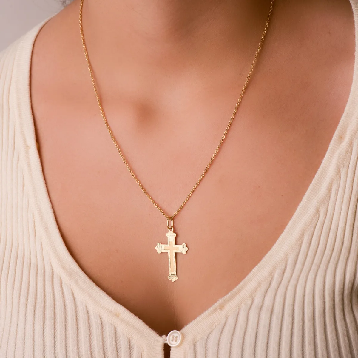 18K CRUZ ORO AMARILLO SIN CRISTO TALLADA 35X23 MM — vista 2
