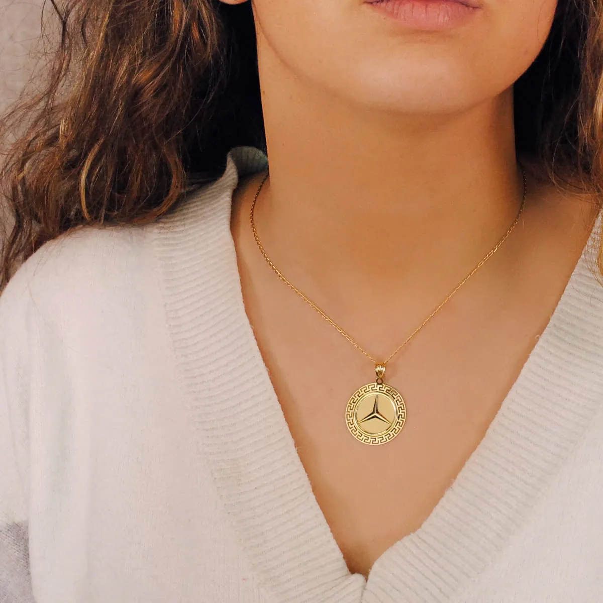 18K MEDALLA ORO AMARILLO ESTRELLA TRES PUNTAS CON BORDE DE GRECA CALADA. 27 MM — vista 2