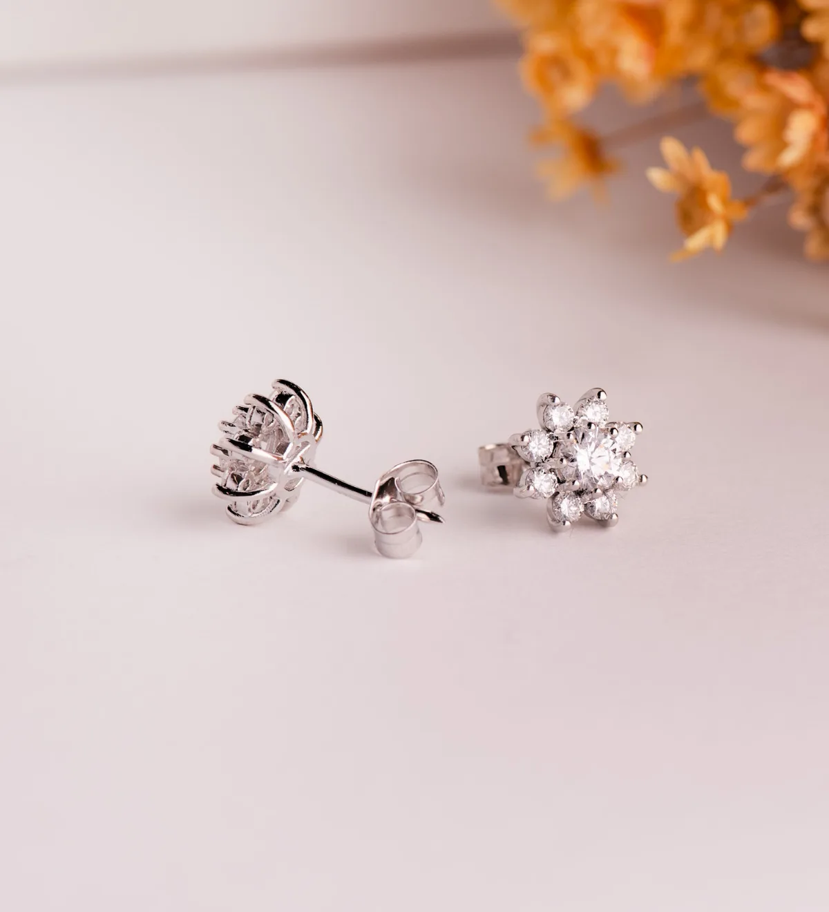 18K PENDIENTES ORO BLANCO CUAJO CON 18 DIAMANTES LABORATORIO 1,00 QTES, G-VS2. 9X9 MM. CIERRE PRESION — vista 2