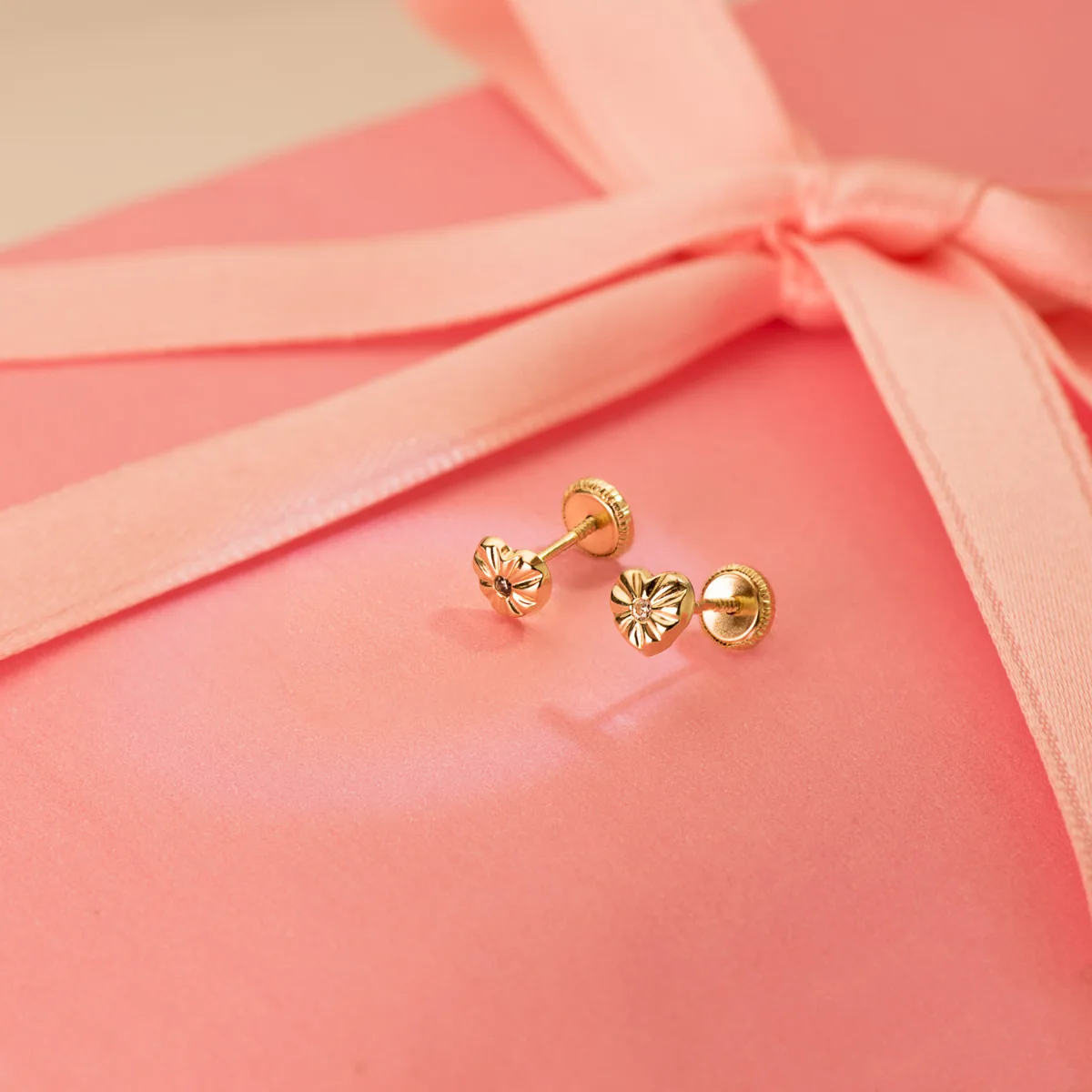 18K PENDIENTES ORO AMARILLO CORAZON CON CIRCONITA 5 X 5 MM CIERRE TUERCA — vista 2