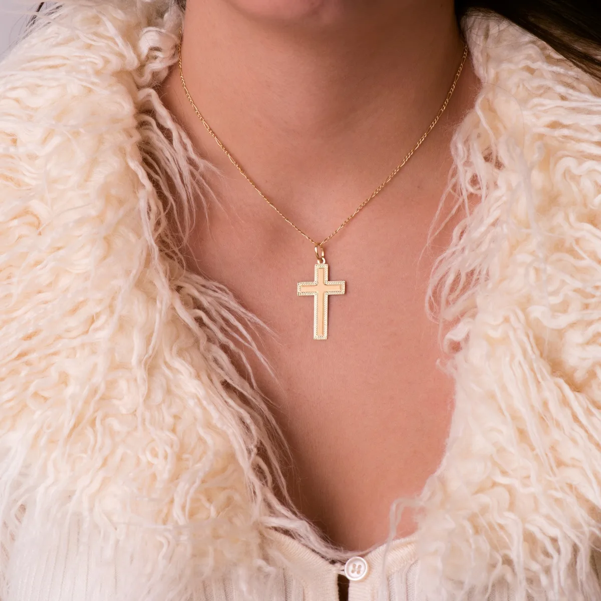 18K CRUZ ORO AMARILLO SIN CRISTO TALLADA 35X20 MM — vista 2