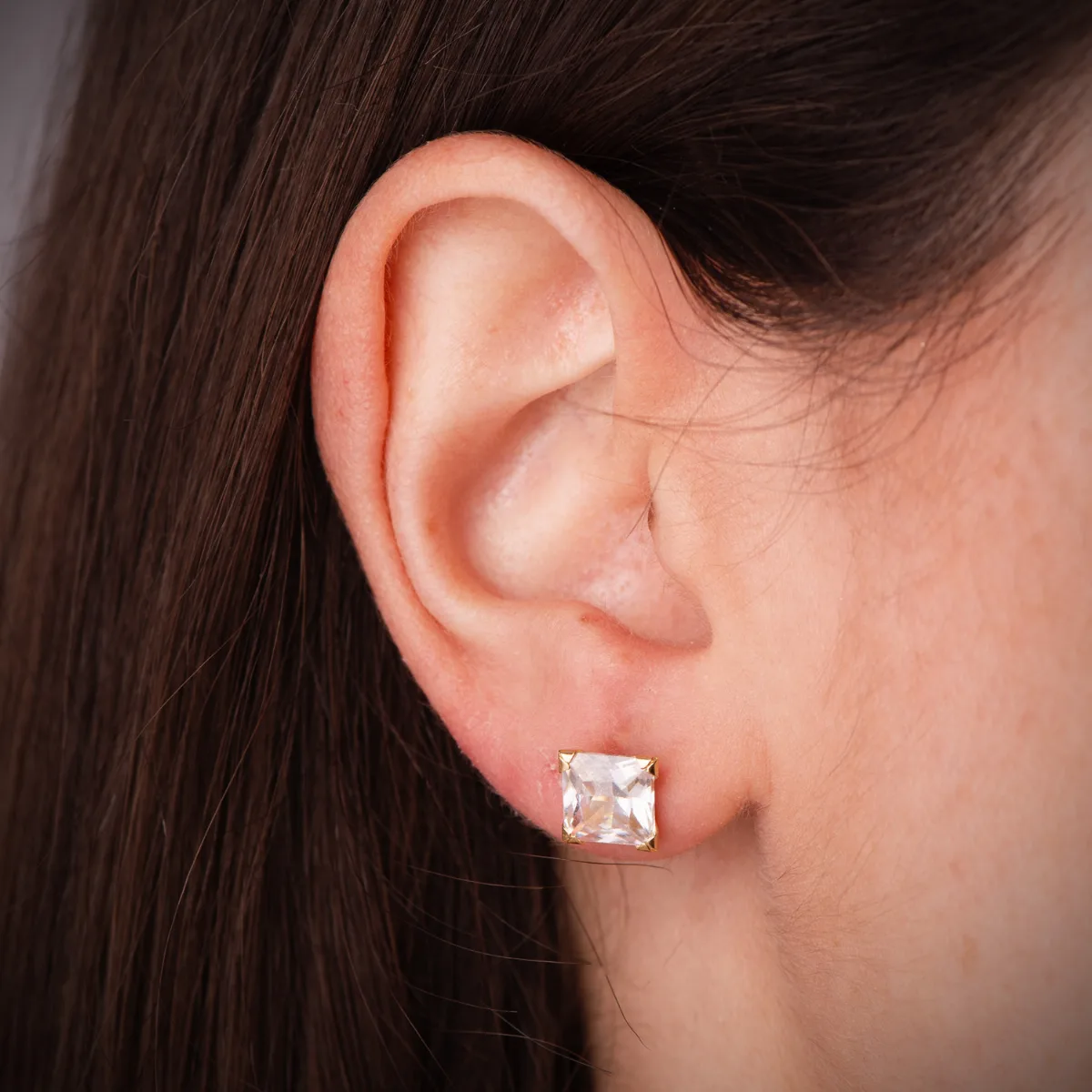 18K PENDIENTES ORO AMARILLO CIRCONITA CUADRADA CON 4 GARRAS. ANCHO: 7MM. CIERRE PRESION — vista 2