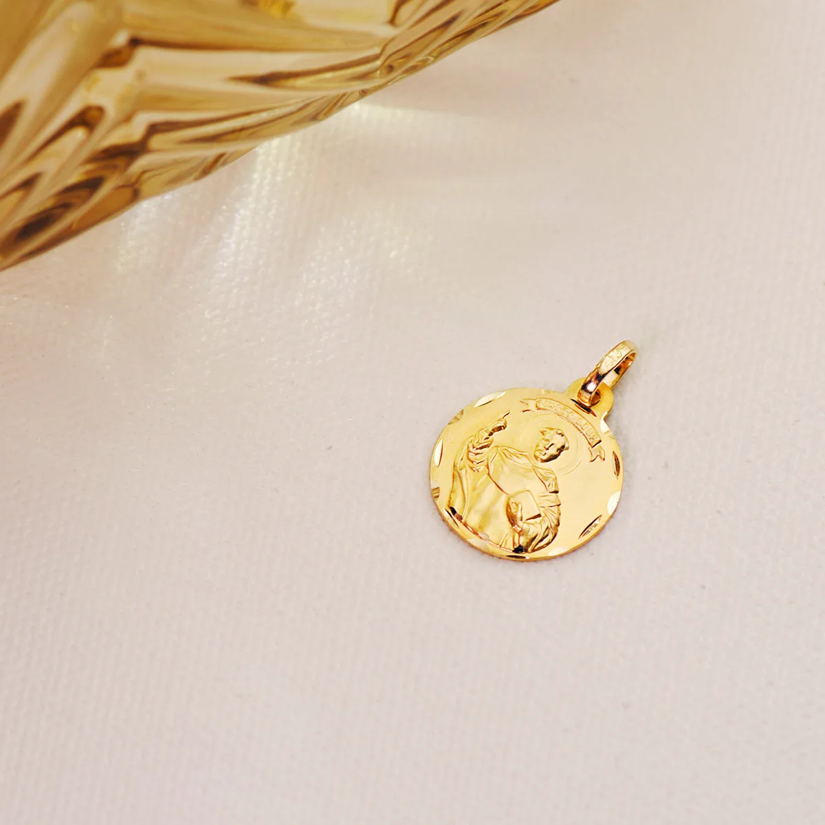 18K MEDALLA ORO AMARILLO SAN VICENTE FERRER TALLADA 14 MM — vista 2
